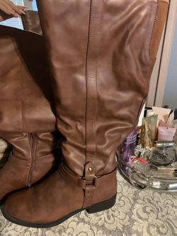 Boots size 10
