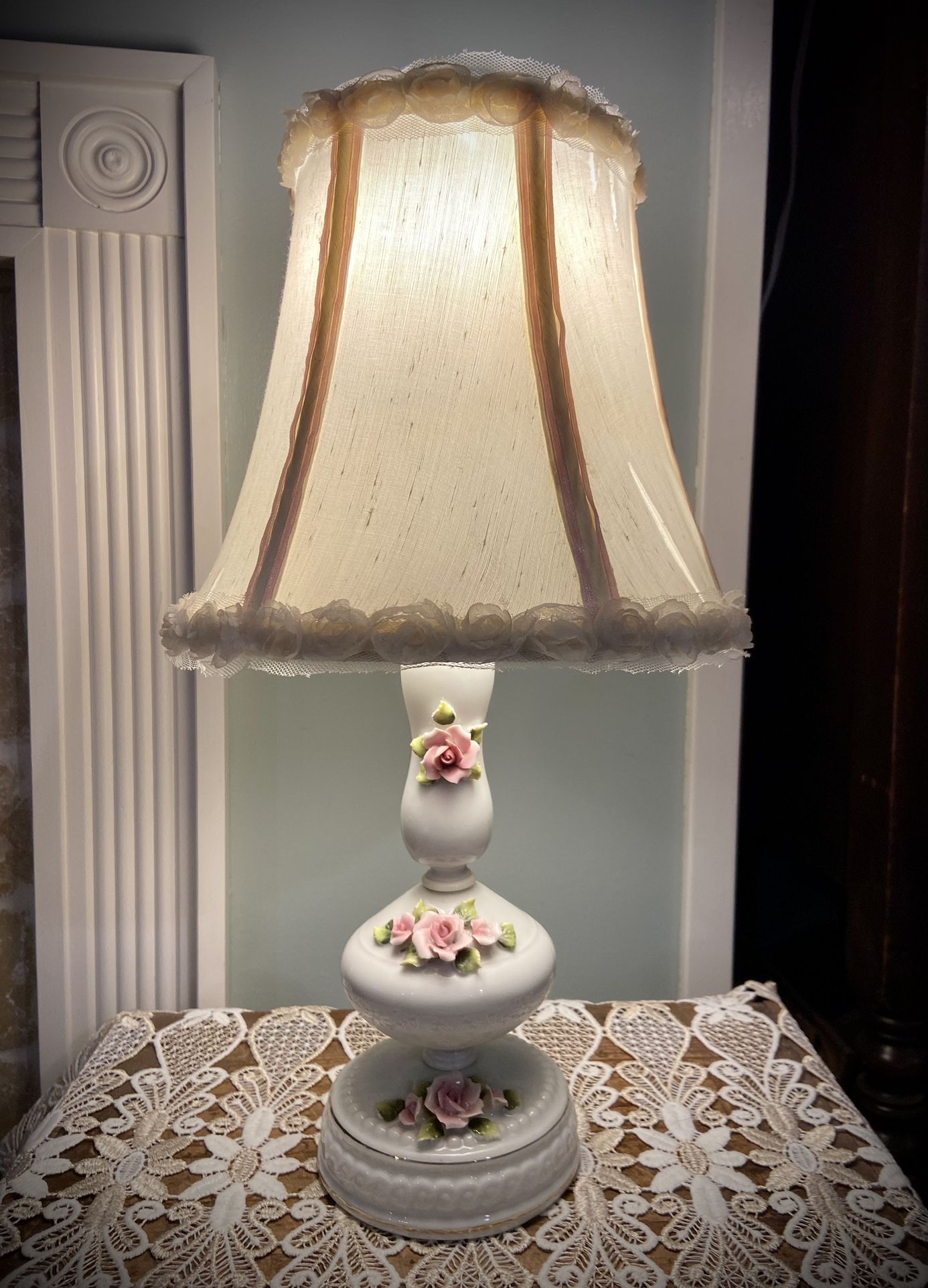 Shabby Chic Vintage Lamp