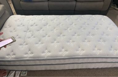 Spring mattress Twin Xl used like new