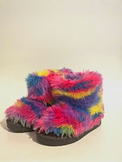 Kids Multi-colored tie-dye fuzzy slippers #tiedye #cozy