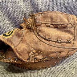 Wilson The A2800 First Base Glove Mitt Right Hand Throw USA Vintage Leather