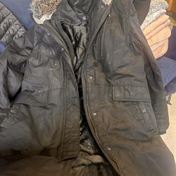  SUPER WARM WOMANS PARKA WITH FUR HOOD!