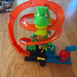 Hot Wheels Dinosaur 