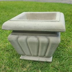 XL  resin planter with drain holes , 16H x 20 x 20