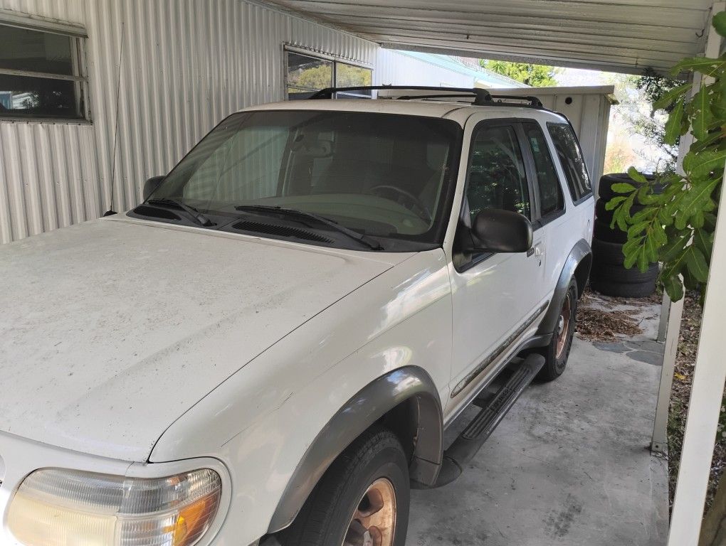 1999 Ford Explorer