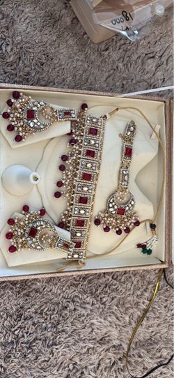 Bridal Kundan Jewelry Set with Earrings and Choker