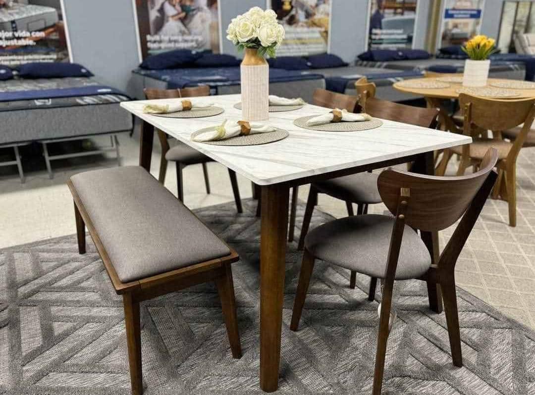 I'm selling a new dining set!!!/Ask for price