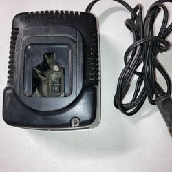 GENUINE DEWALT  7.2 to 18 VOLT NiCad BATTERY CHARGER for YOUR VEHICLE -- DW9109