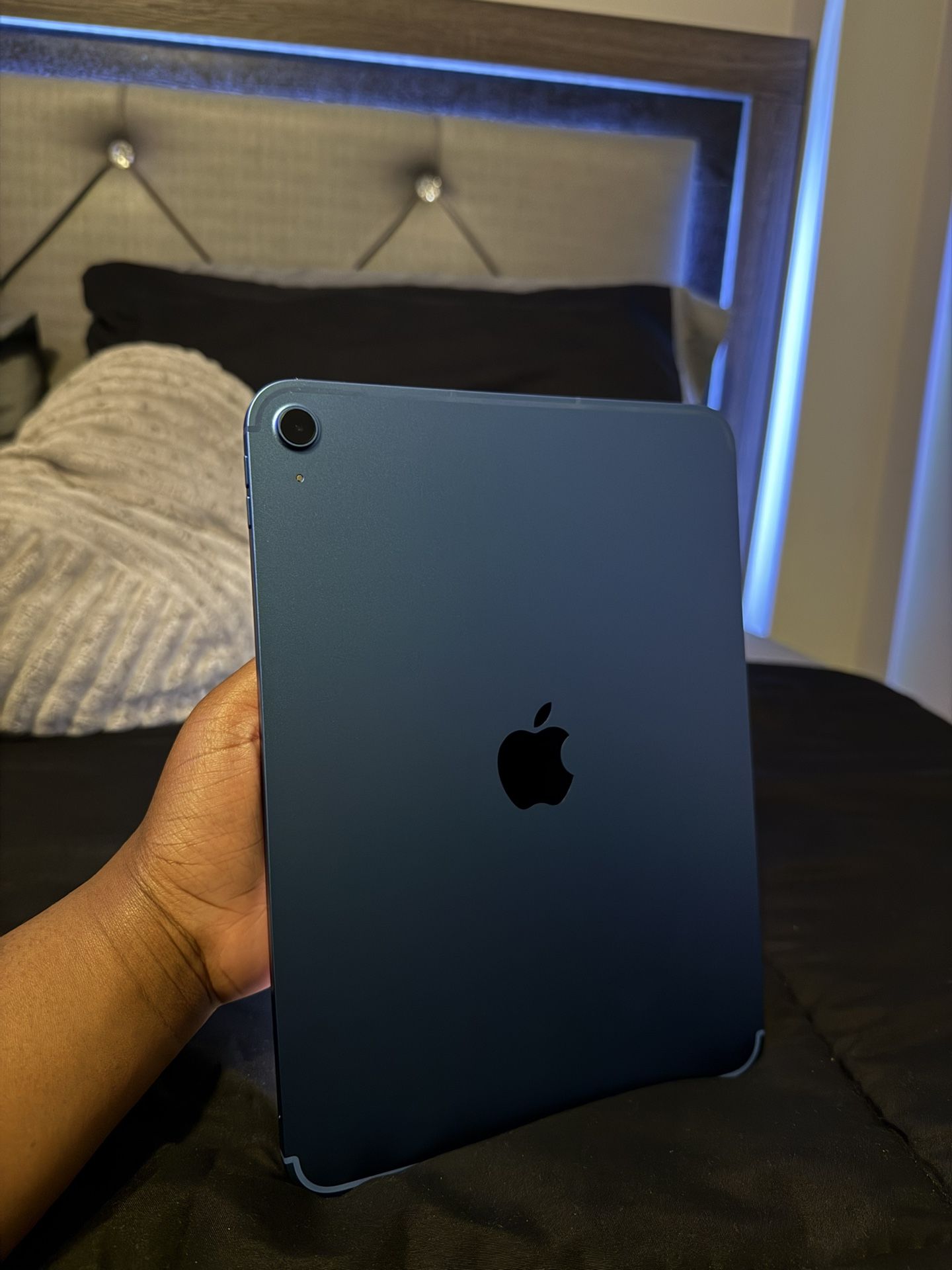 ✨ iPad 10th Gen (2022) – Blue, Excellent Condition! ✨