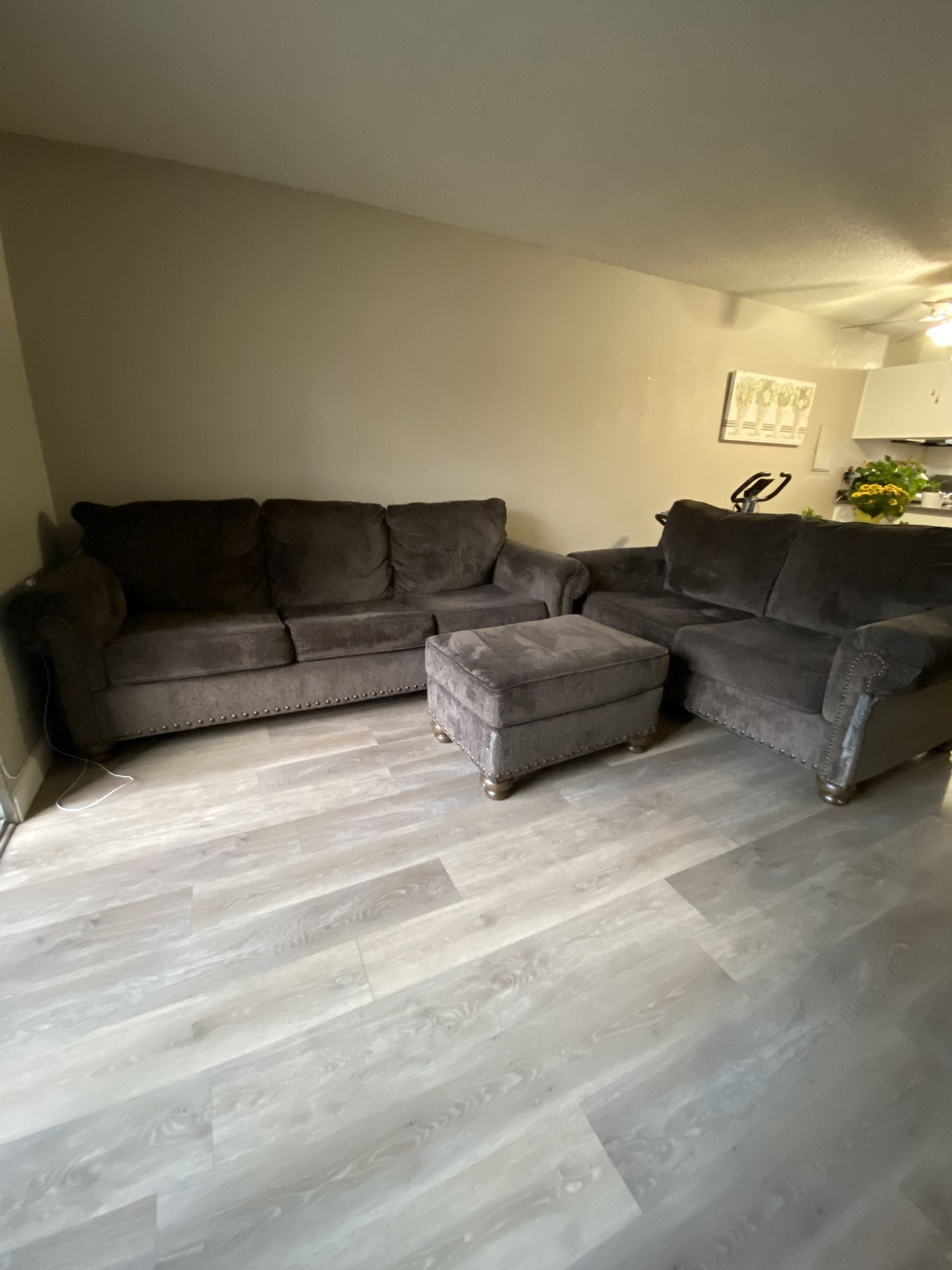 Couch Set with Pull Out Bed in Great Condition, Clean & Comfortable