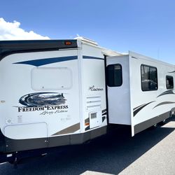 2013 Coachman, Liberty 2 Slides 35Ft 