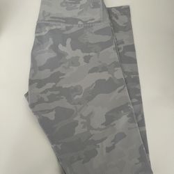 Supreme Camo Pants for Sale in Austin, TX - OfferUp