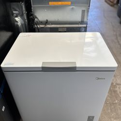 Midea 7.0 Cu Chest Freezer