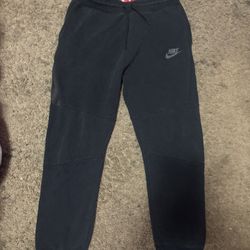 Black Nike tech Pants 