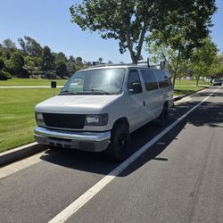2004 Ford E-350