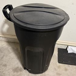 Rubbermaid Trash Can w/ Lid – $15