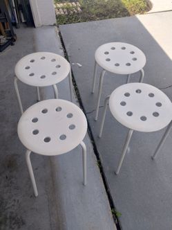 4 little stand for 25$