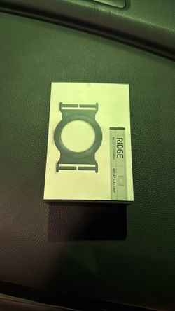 Ridge Wallet AirTag Cash Strap