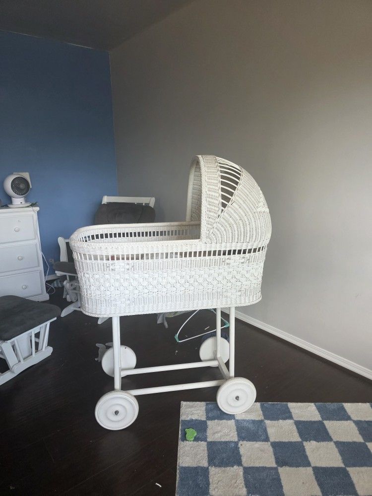 White Vintage Bassinet