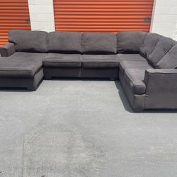 FREE DELIVERY!!! Dark Gray sectional couch with chase 