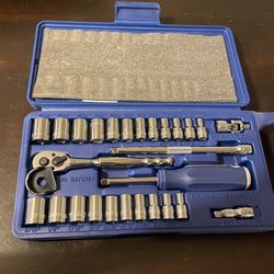1/4 Ratchet And Socket Set