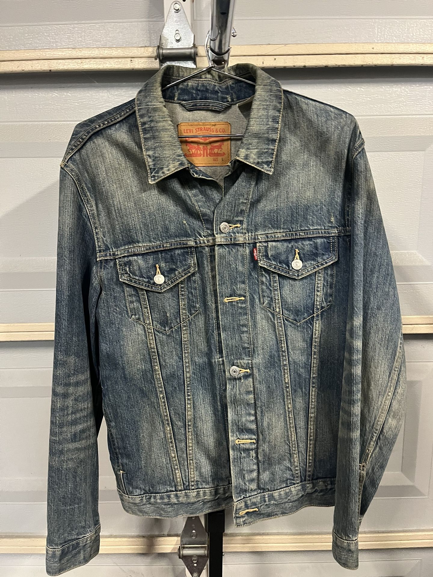 LEVIS DENIM JACKET Men’s Size Large