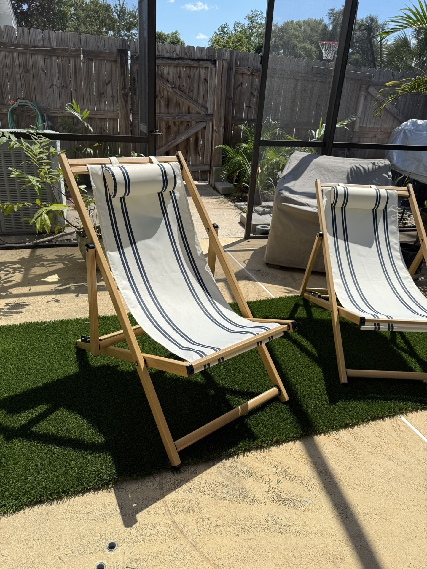 New 4 Modern High Quality Folding Beach Chairs