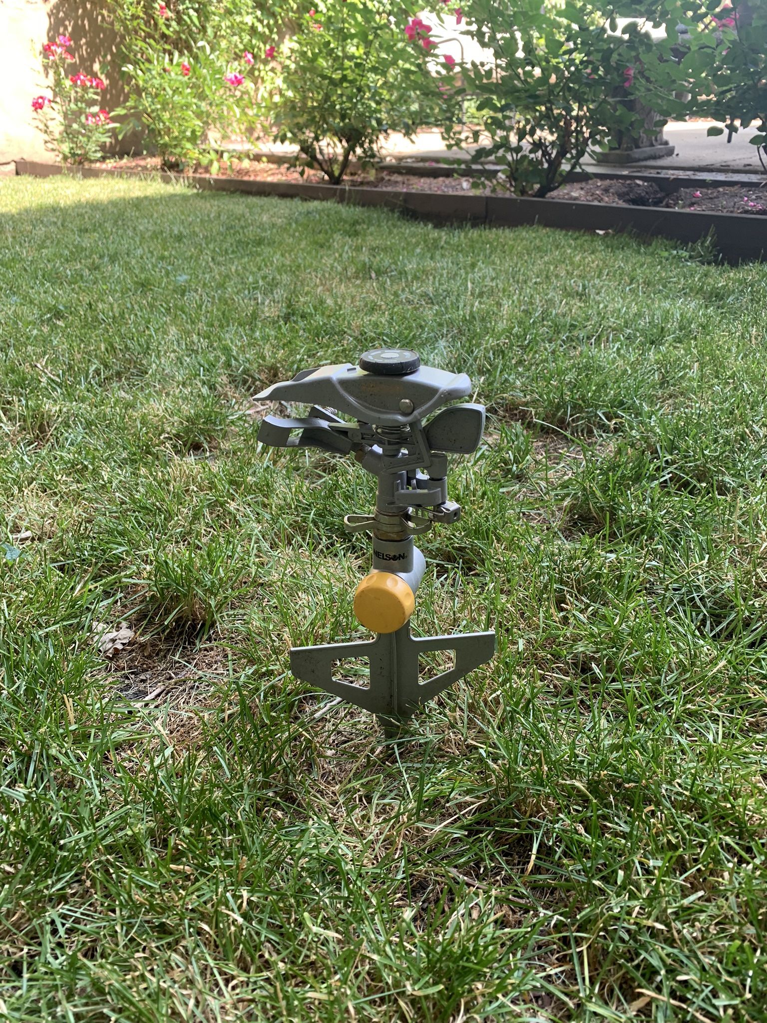 Lawn gyrating Sprinkler ( Used)