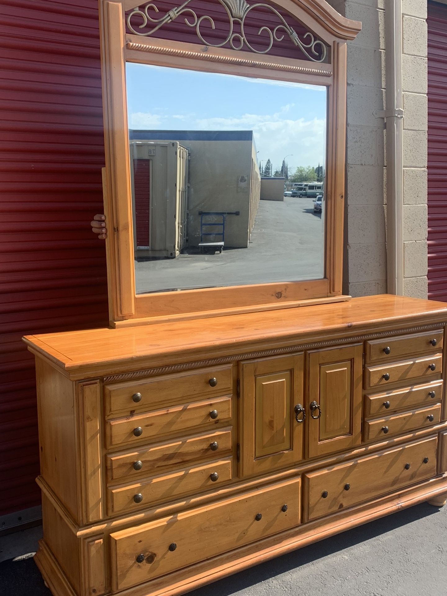 Dresser With Mirror