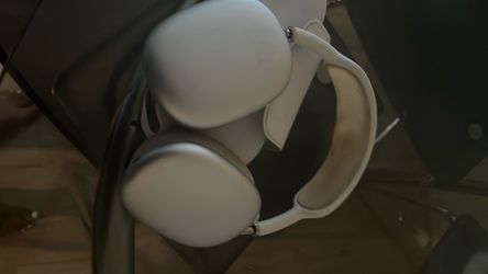 AirPod maxes need gone