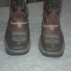TODDLER COWBOYS BOOTS  SIZE 15