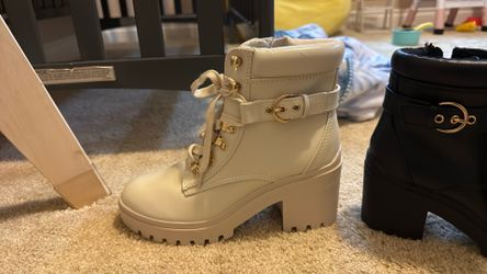 Women’s New Boots White Size 8. Black Size 6