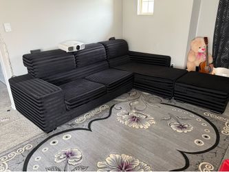 Sofa set black.