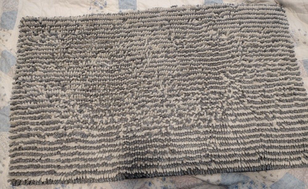 NICE RUG 34" X 20" Washable