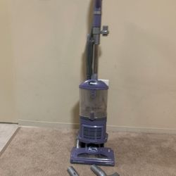 Shark Navigator Lift Away Upright Bagless Vaccum 