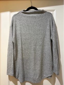 Women’s boat neck / mock neck sweater