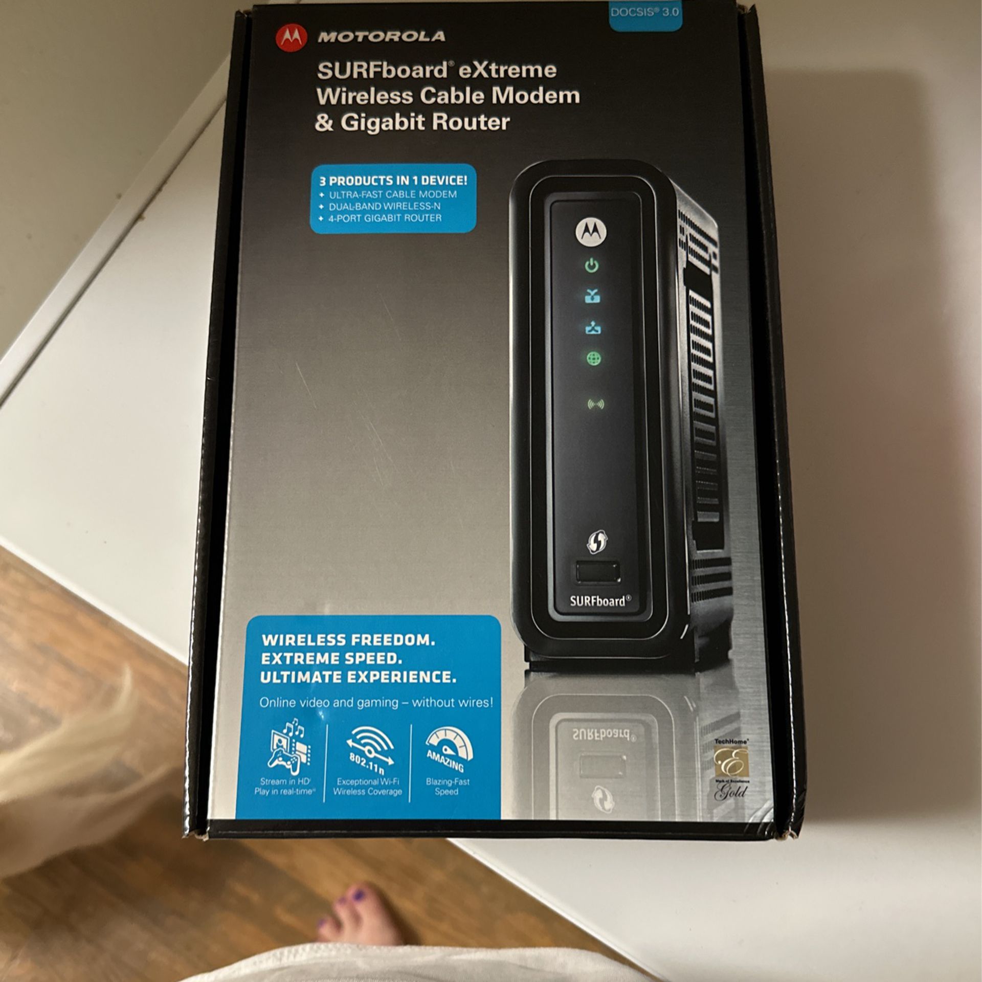 Motorola Surfboard Wireless Cable Modem And Gigabit Router
