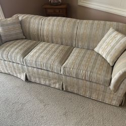 Couch With Convertible Bed
