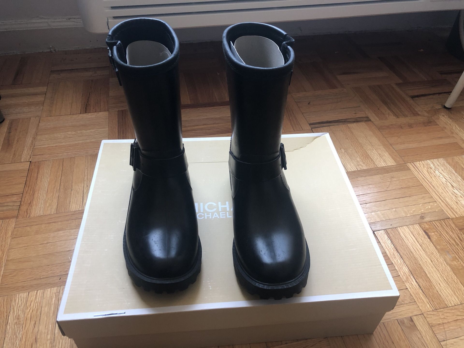 MK women rain boots, size 7