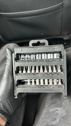Surebit socket and bit set