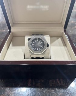 Royal oak silver and black AP high quality (comes with everything)