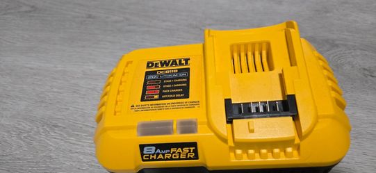 Dewalt  fast charger 8 amp