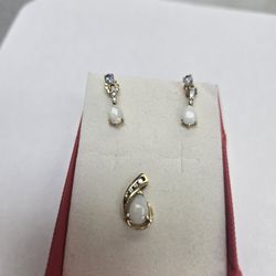 10k Gold Opal Earrings Blue Stone on Top And White Stones With Pendant Matchin Set