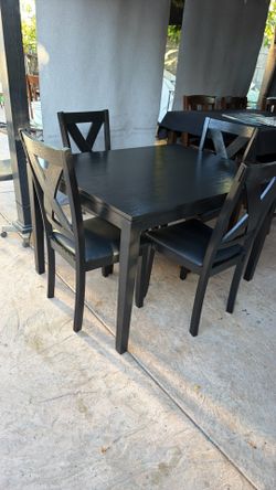 Black Dining Table and 4 chairs like New