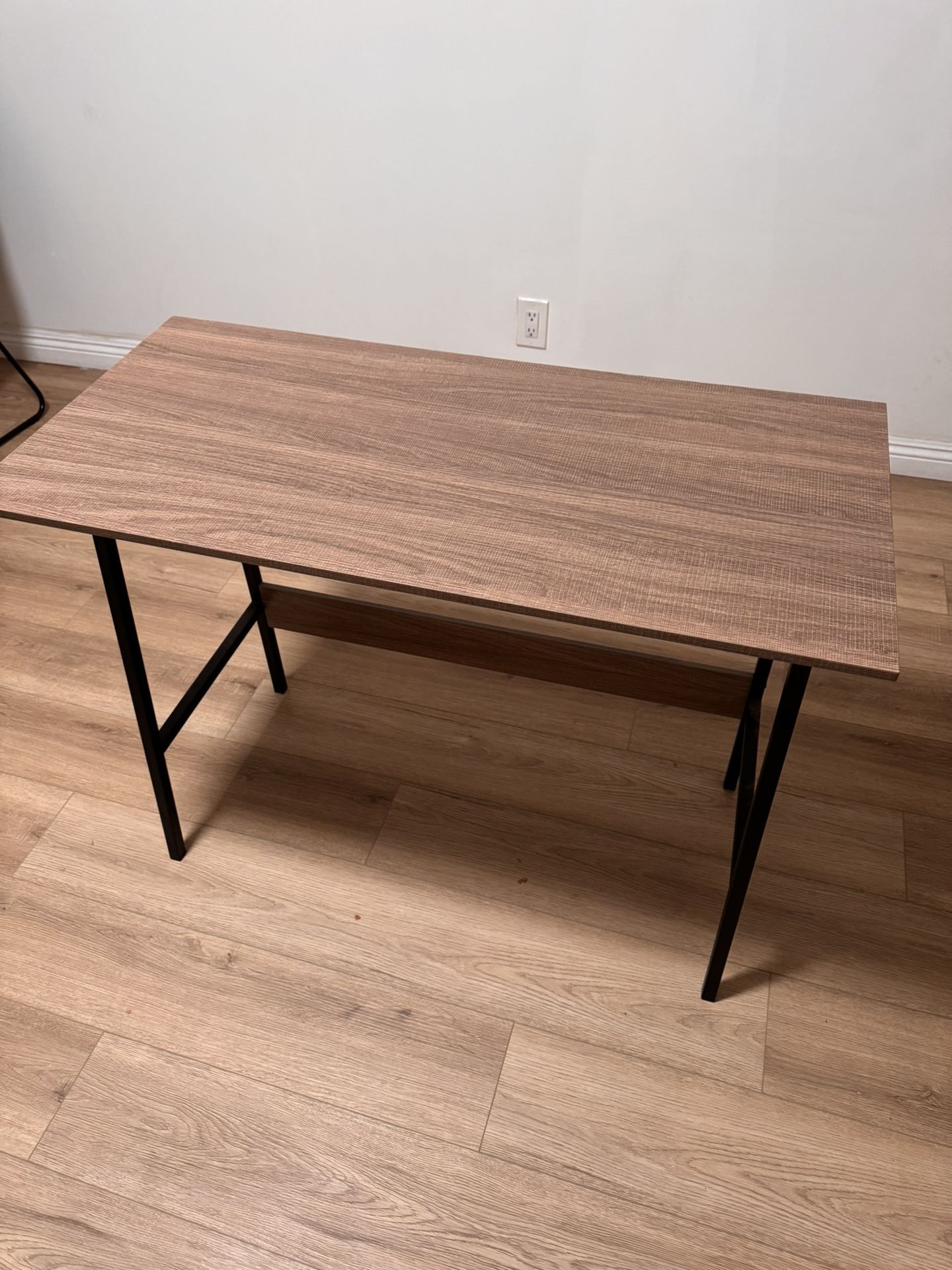 Modern Wood & Metal Desk – Minimalist Style