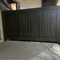 Queen Bed Frame With Mattress 