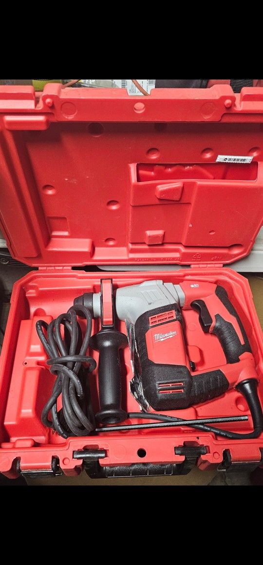 Milwaukee
5.5 Amp 5/8 in. Corded SDS-plus Concrete/Masonry Rotary Hammer Drill Kit with Case