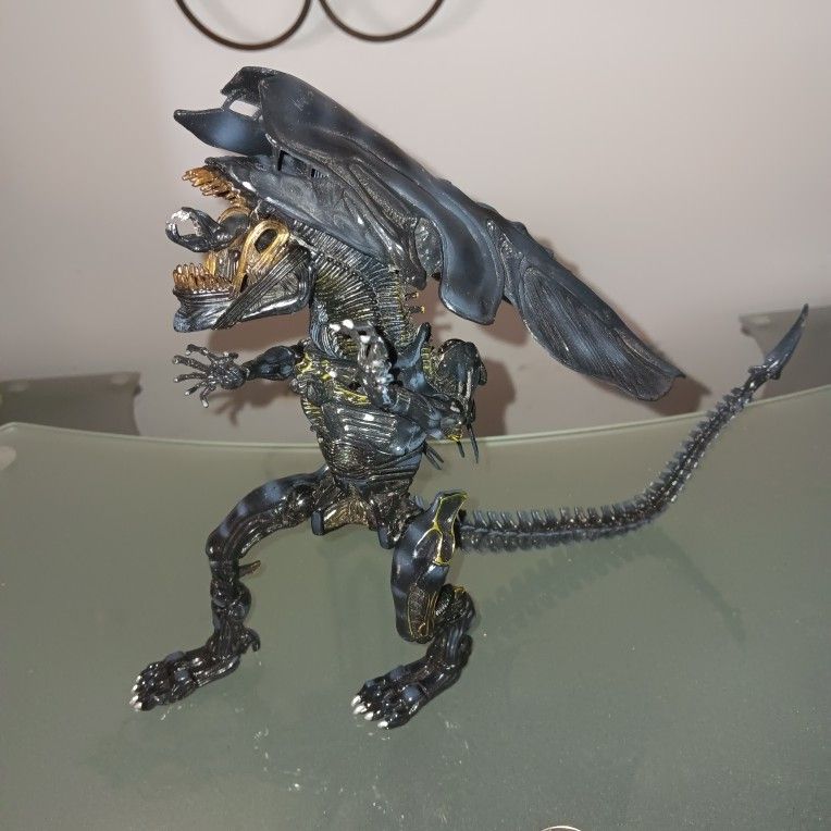 Xenomorph Queen Mother Deluxe Aliens Resurrection Collector's Edition- Aliens vs. Predators