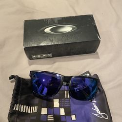 Oakley Holbrook