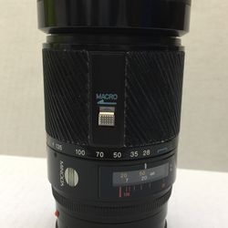 Minolta Maxxum 28-135mm F/4-4.5 Af Auto Focus Lens. Very good condition. Comes with Hoya (HMC) 72mm Skylight 1B Filter